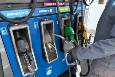 Sin anuncios oficiales, YPF redujo $5 el litro de combustible en Jáchal y comprende la Nafta super y Diesel 500