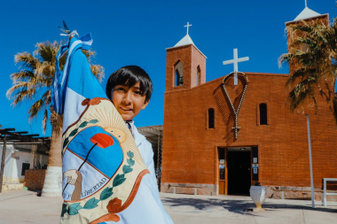 Mogna celebró con orgullo y emoción sus 272 años con un acto protocolar, música y el tradicional almuerzo popular