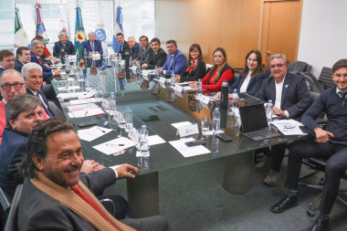 El Gobierno quiere aplacar la ofensiva de las provincias y presentó dos propuestas para repartir fondos