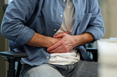 ¿Cuáles son los síntomas que no deben ignorarse y cómo se puede prevenir la enfermedad de Cáncer de colon?