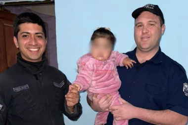 Dos policías salvaron la vida de una bebé en Albardón, la pequeña fue dada de alta y recibe tratamiento preventivos