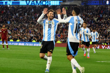 Lionel Messi hizo dos goles en su despedida y la Selección Argentina brilló con un 3-0 ante Venezuela