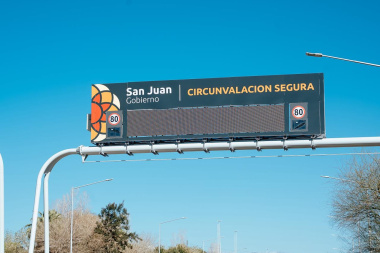 Avanza la instalación de moderna cartelería con señalización digital LED en la Circunvalación de San Juan