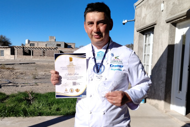 El chef Julio Vera fue distinguido en los Cuisine d’Excellence 2025 por su aporte a la gastronomía latinoamericana