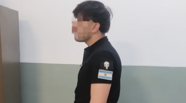 Detuvieron a un joven de 22 años que se hacía pasar por policía, vestía uniforme y portaba arma en plena vía pública