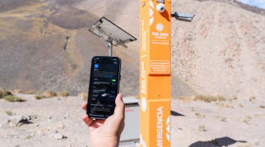 Instalaron cuatro tótems de emergencia en el Paso de Agua Negra para brindar conectividad en la alta montaña