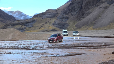 Una familia quedó atrapada por la creciente en el Paso de Agua Negra y fue rescatada por Vialidad Provincial
