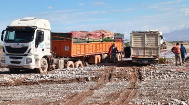 Intransitable la Ruta Nacional 40 entre Huaco y el límite con La Rioja por una creciente que arrastró material a la calzada