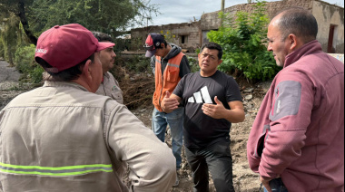Por el temporal de lluvia y creciente en Jáchal evacuaron a diez personas y relevan viviendas afectadas en varias localidades