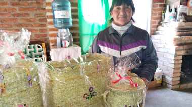 Juanita Sánchez abrirá las puertas de su casa para enseñar gratuitamente el arte de hacer sombreros y canastas de palma