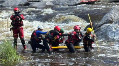 Los Bomberos Voluntarios de Jáchal se capacitan en Córdoba con instructores internacionales en rescate acuático