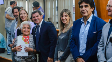 Orrego entregó actas de posesión, personerías jurídicas y reconocimientos para familias e instituciones sanjuaninas