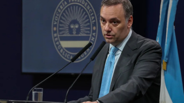 En conferencia de prensa Manuel Adorni no dio explicaciones sobre el polémico viaje, su patrimonio y cargó contra la prensa