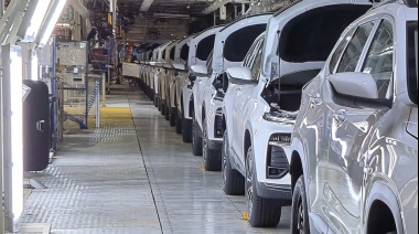 Confirmaron que el Gobierno de Javier Milei tiene listo el decreto que bajará las retenciones a la exportación de autos