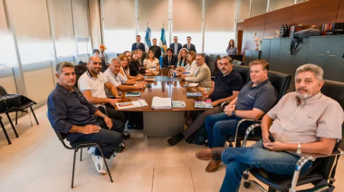 Tras una extensa paritaria, Gobierno y gremios docentes sellaron un acuerdo con subas escalonadas y revisión semestral en junio