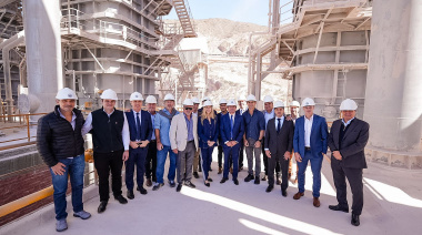 En el Día de la Minería, Karina Milei visitó Caleras San Juan junto a Orrego y conoció el proyecto energético solar de la empresa