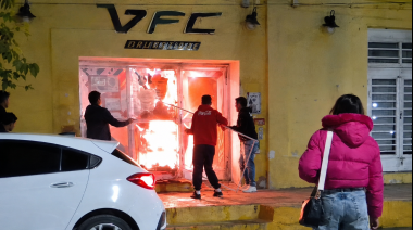 La rápida intervención evitó un incendio de grandes dimensiones en un drugstore frente a Plaza General San Martín de Jáchal