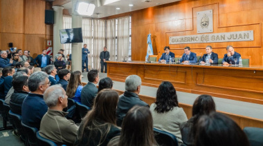 Para financiar obras estratégicas: El gobernador Orrego anunció un proyecto de ley para impulsar viviendas, rutas, agua y saneamiento