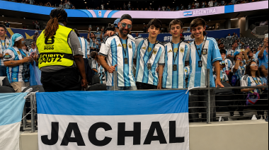 Una bandera de Jáchal emocionó a miles de argentinos en el Mundial 2026 y llevó la identidad del norte sanjuanino hasta Estados Unidos