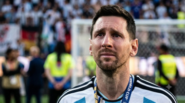 El desgarrador momento de Messi después de la derrota ante España: bajó del podio, escuchó a la hinchada y se quebró en llanto