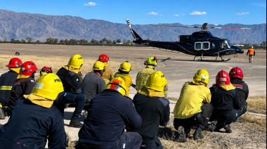 Intensa búsqueda de un helicóptero desaparecido en Valle Fértil: viajaban seis personas que participaban de un curso contra incendios forestales