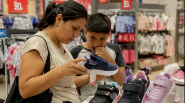 Una realidad que golpea a la infancia argentina: Casi 4 de cada 10 chicos tienen dificultades para acceder a ropa o calzado
