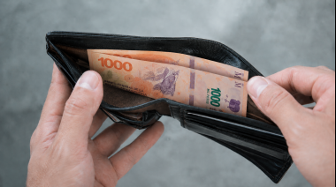 El bolsillo sigue bajo presión: Bajos salarios, incertidumbre laboral y endeudamiento golpean cada vez más a las familias argentinas