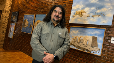 El artista jachallero Iván Manrique presenta “Antología” una muestra donde el adobe, los fósiles y la memoria vuelven a cobrar vida