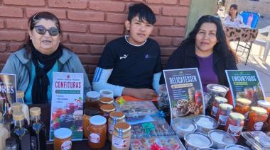 Con exposición y venta de productos regionales, cerraron el curso de Conservas del Programa Aprender, Trabajar y Producir