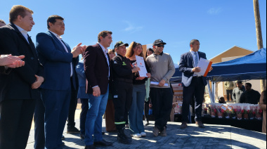 Barrio Aires del Oeste: 53 familias de Jáchal recibieron su casa propia y 835 estudiantes accedieron a nuevas computadoras