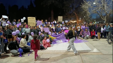Con sus compañeras ausentes, las mujeres de Barreal salieron a las calles para pedir justicia por Camila Vecchiarello
