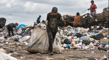 La crisis golpea a los hogares de Argentina y estiman que 1,7 millones de personas se sumaron a la pobreza en seis meses
