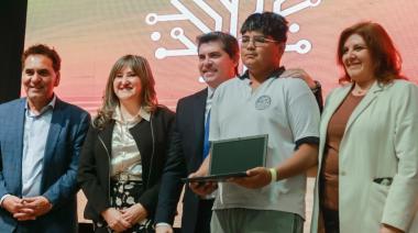 Más de 2.700 estudiantes sanjuaninos recibieron sus computadoras y el programa que ya pasó por Jáchal sigue llegando a más departamentos