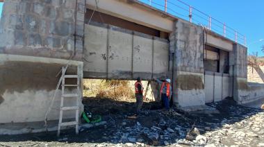 El Dique Pachimoco recuperó diez de sus 17 compuertas operativas tras una intervención de emergencia en Jáchal