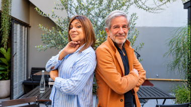 Claribel Medina y Pablo Alarcón llegan esta noche a Jáchal con “Es Complicado”, una historia donde la ficción se cruza con la vida real