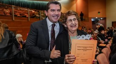 Orrego entregó 442 escrituras y cientos de familias sanjuaninas ya tienen los papeles de sus viviendas a nombre propio