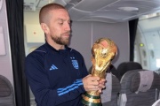 Papu Gómez anunció que no jugará los amistosos con la selección argentina por lesión