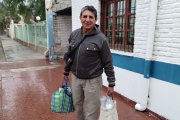 Mario "Pata" Flores: Un ejemplo de superación llevando café calentito en Jáchal durante 22 años