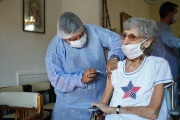 Covid-19: Más del 75% de los mayores de 40 años no se aplicó el refuerzo de la vacuna