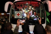 El movimiento Hamas liberó 11 rehenes, entre ellos seis argentinos, e Israel soltó 33 prisioneros