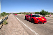 Una caravana de más de veinte Ferraris pasó por Jáchal rumbo a la Capital de San Juan y deslumbraron con su paso