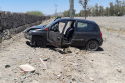 Una mujer perdió el control de su Renault Clío en Ruta 150 y terminó impactando contra las defensas del Río Jáchal