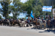 Con una emotiva peregrinación a caballo, las agrupaciones gauchas de Jáchal acompañaron a Nuestra Señora de Andacollo