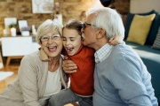 Día del Nieto: 7 beneficios de los abuelos en el desarrollo de los niños y en su bienestar emocional