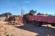 Un hombre se salvó de milagro tras ser aplastado por una pila de ladrillos mientras trabajaba en Santa Lucía