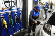YPF confirmó que será más barato cargar nafta a la madrugada y forma parte de un el plan para segmentar precios