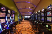 Un albañil ganó $100 millones pero el casino se negó a pagarle porque la máquina estaba “defectuosa”