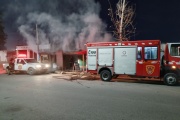 Bomberos, Policía y Protección Civil trabajaron para controlar un incendio en una vivienda céntrica de Jáchal