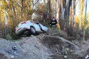 Un automóvil derrapó en calle Eugenio Flores, el conductor resultó ileso y solo se registraron daños materiales