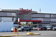 Ya son 29 los trabajadores despedidos del Hiper Libertad y crecen los rumores de una posible venta a La Anónima